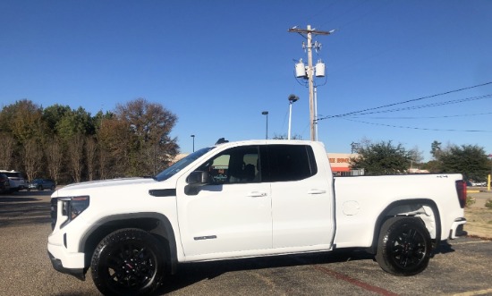 Repo 2023 GMC Extended Cab 1500 white